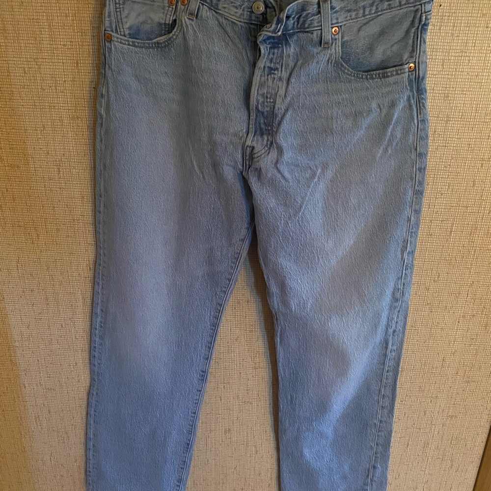 Like NEW!! Classic Light Blue Men’s Jeans LEVIS STRAUSS&Co